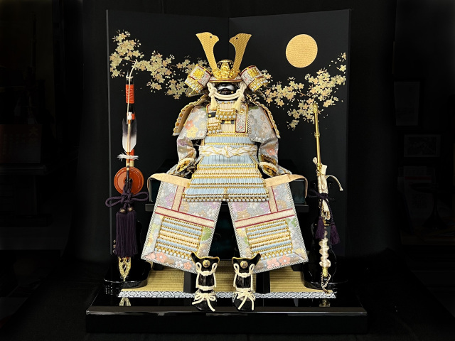 5 誠山 作 本漆塗櫃七号金小札淡青中白縅之鎧